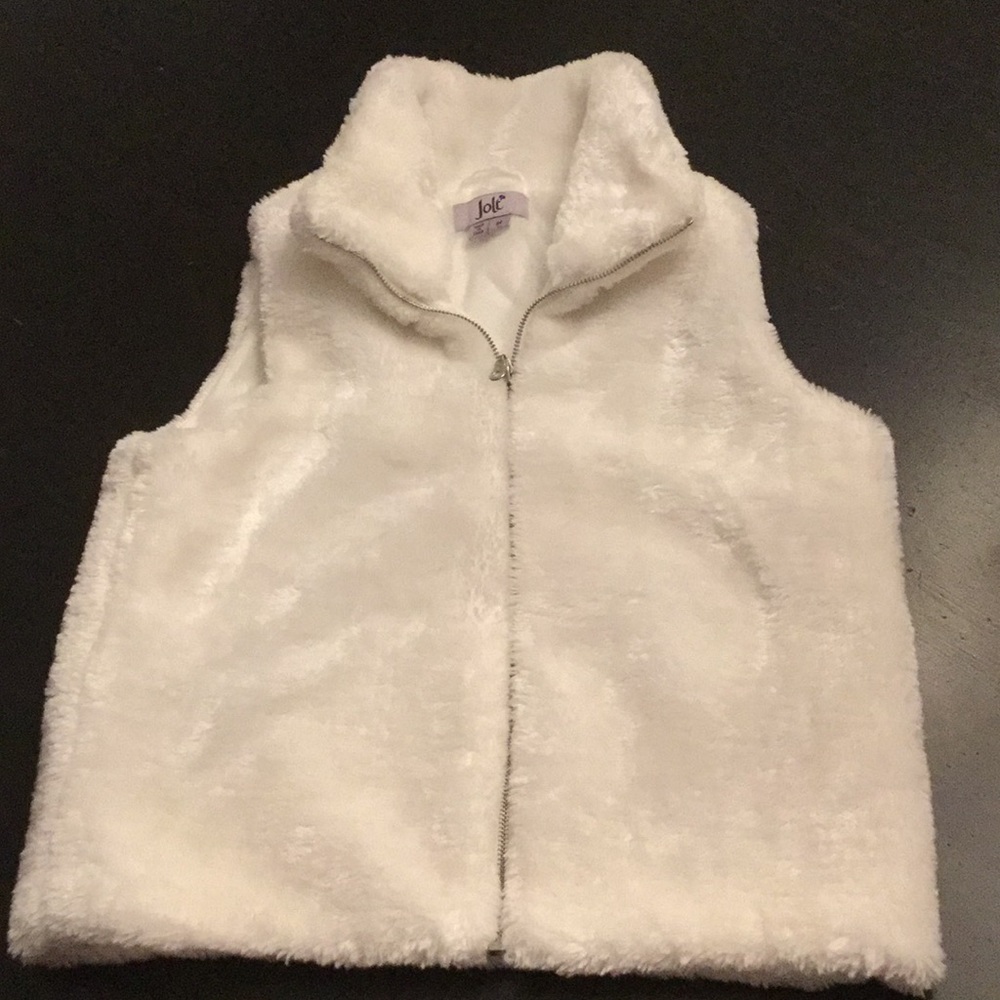White Fur Vest Perfect For The Holidays!